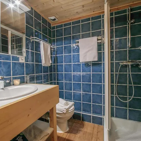 Chalet Du Croz 1 Mont Blanc View - 4 En-Suites & Sleeps 8 - Happy Rentals *