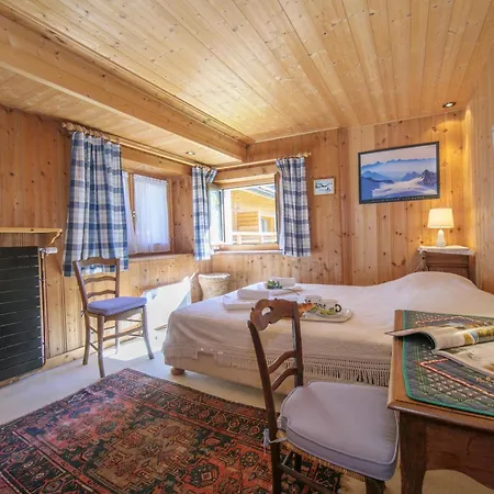 Chalet Du Croz 1 Mont Blanc View - 4 En-Suites & Sleeps 8 - Happy Rentals